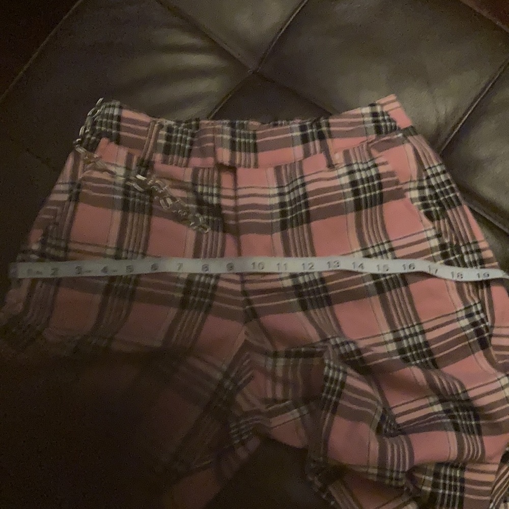 Hot topic - Picture 3 of 4